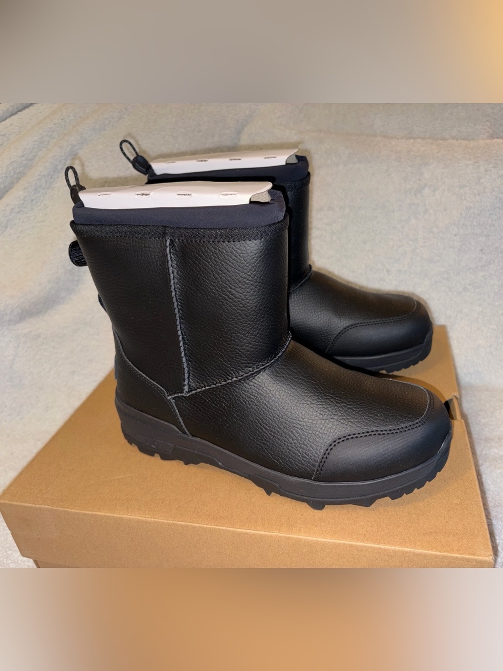 UGG Kids Adirondack Boot XXV Pull-On Size US 6